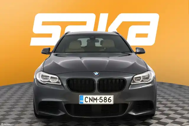 Harmaa Farmari, BMW 530 – CNM-586