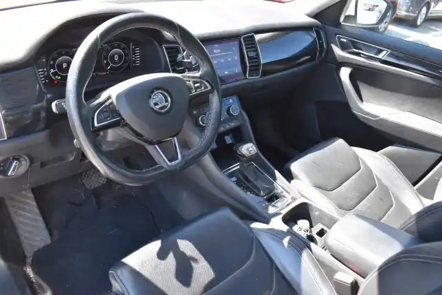 Valkoinen Maastoauto, Skoda Kodiaq – CNM-715