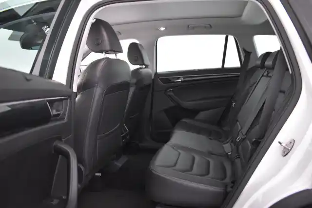Valkoinen Maastoauto, Skoda Kodiaq – CNM-715
