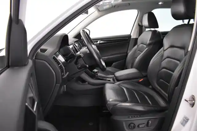 Valkoinen Maastoauto, Skoda Kodiaq – CNM-715