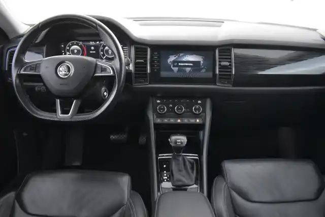 Valkoinen Maastoauto, Skoda Kodiaq – CNM-715