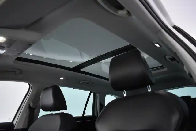 Valkoinen Maastoauto, Skoda Kodiaq – CNM-715
