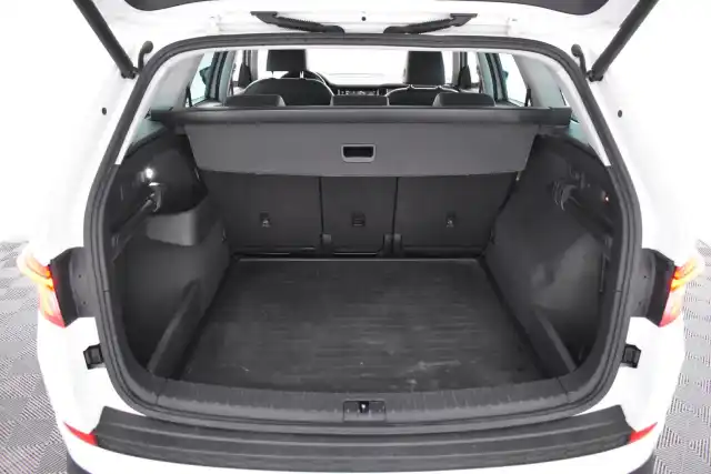 Valkoinen Maastoauto, Skoda Kodiaq – CNM-715