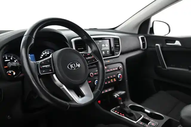 Valkoinen Maastoauto, Kia Sportage – CNN-822