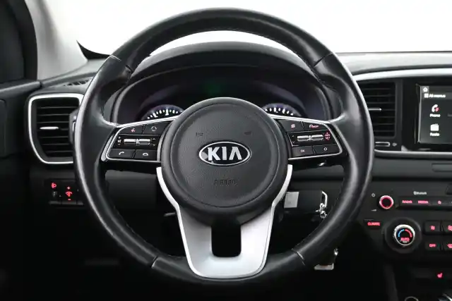 Valkoinen Maastoauto, Kia Sportage – CNN-822