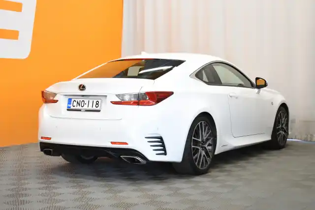 Valkoinen Coupe, Lexus RC – CNO-118