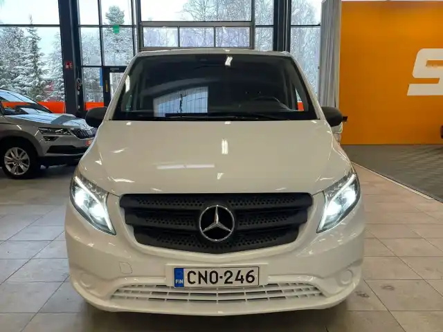 Valkoinen Pakettiauto, Mercedes-Benz Vito – CNO-246