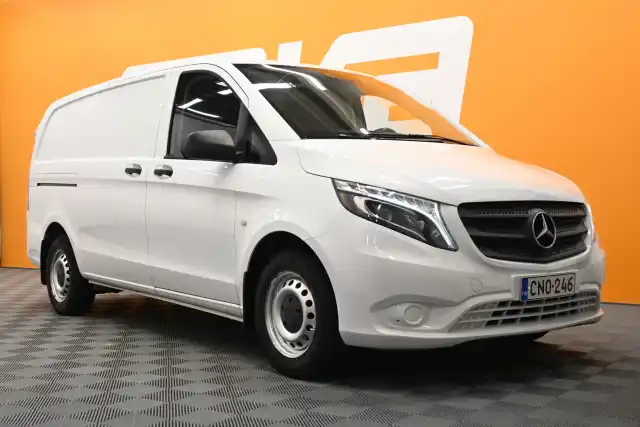 Valkoinen Pakettiauto, Mercedes-Benz Vito – CNO-246