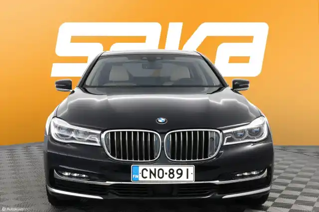 Musta Sedan, BMW 740 – CNO-891