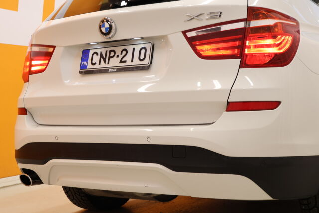 Valkoinen Maastoauto, BMW X3 – CNP-210
