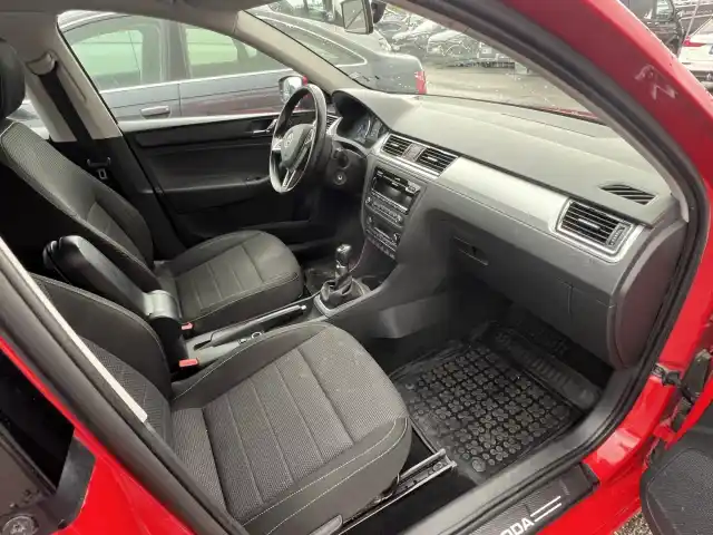 Punainen Viistoperä, Skoda Rapid – CNP-262
