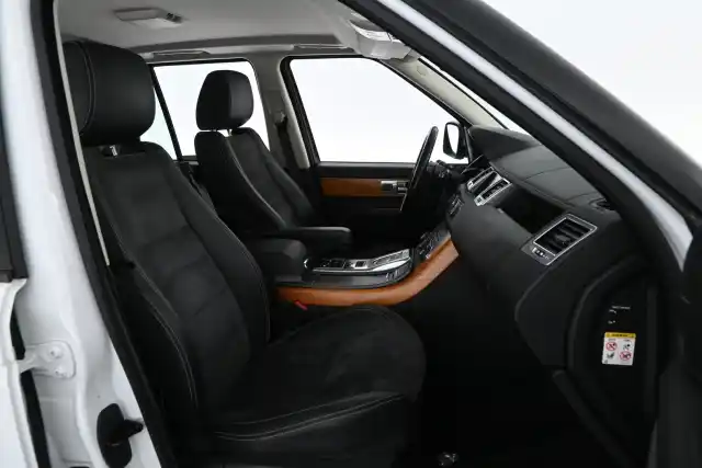 Valkoinen Maastoauto, Land Rover Range Rover Sport – CNP-456