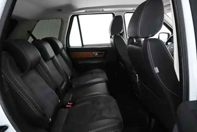 Valkoinen Maastoauto, Land Rover Range Rover Sport – CNP-456