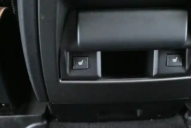 Valkoinen Maastoauto, Land Rover Range Rover Sport – CNP-456