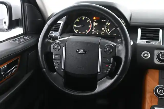 Valkoinen Maastoauto, Land Rover Range Rover Sport – CNP-456