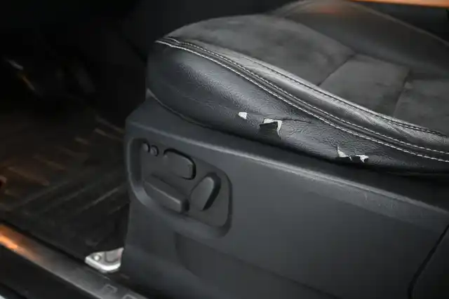 Valkoinen Maastoauto, Land Rover Range Rover Sport – CNP-456