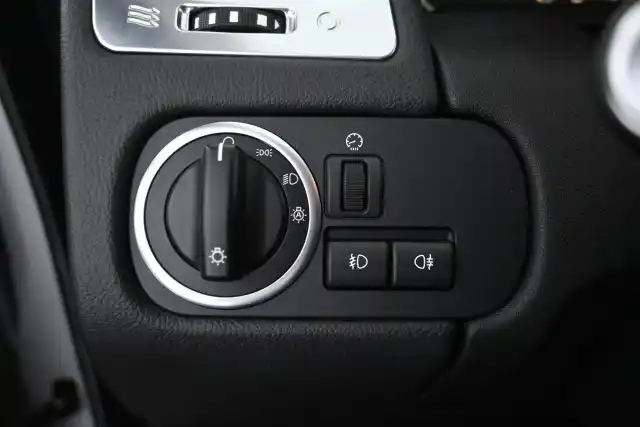 Valkoinen Maastoauto, Land Rover Range Rover Sport – CNP-456