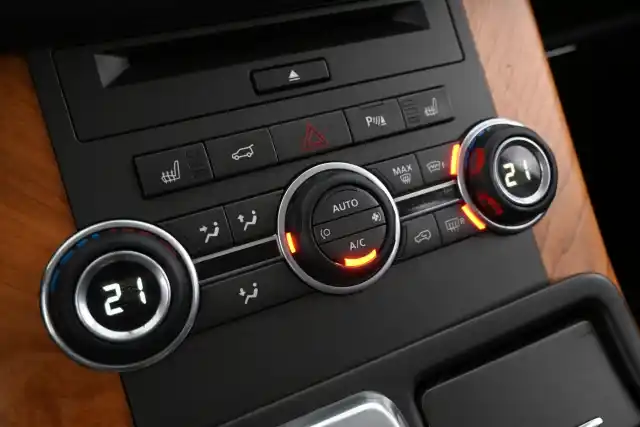 Valkoinen Maastoauto, Land Rover Range Rover Sport – CNP-456