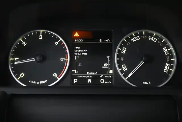 Valkoinen Maastoauto, Land Rover Range Rover Sport – CNP-456