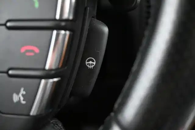 Valkoinen Maastoauto, Land Rover Range Rover Sport – CNP-456