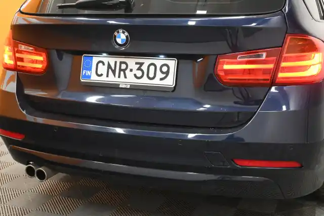 Sininen Farmari, BMW 330 – CNR-309