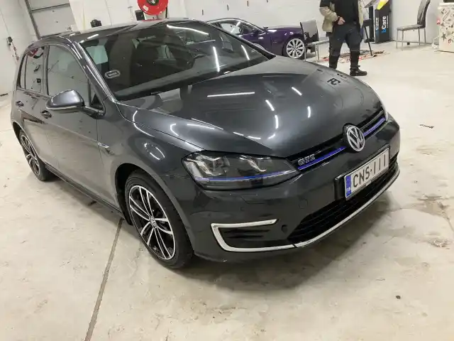 Harmaa Monikäyttö, Volkswagen Golf – CNS-111