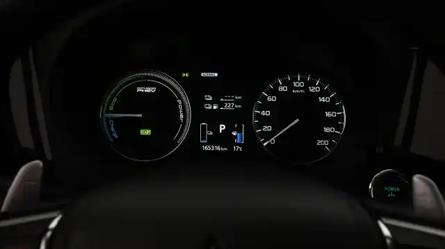 Punainen Farmari, Mitsubishi Outlander PHEV – CNS-494