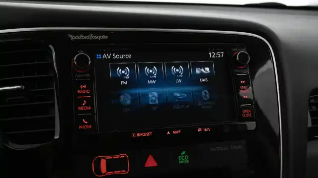 Punainen Farmari, Mitsubishi Outlander PHEV – CNS-494