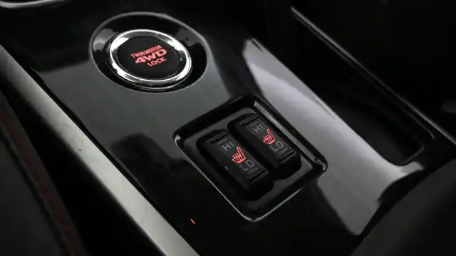 Punainen Farmari, Mitsubishi Outlander PHEV – CNS-494