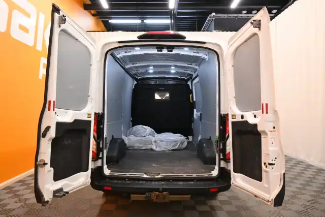 Valkoinen Pakettiauto, Ford Transit – CNS-826