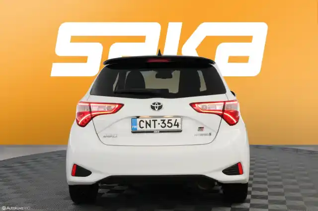 Valkoinen Viistoperä, Toyota Yaris – CNT-354