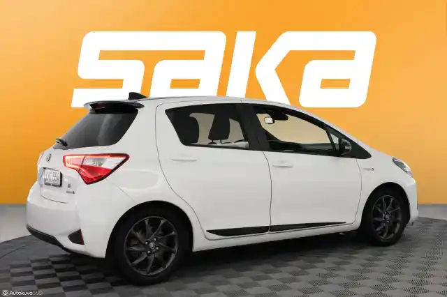 Valkoinen Viistoperä, Toyota Yaris – CNT-354