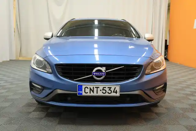 sininen Farmari, Volvo V60 – CNT-534