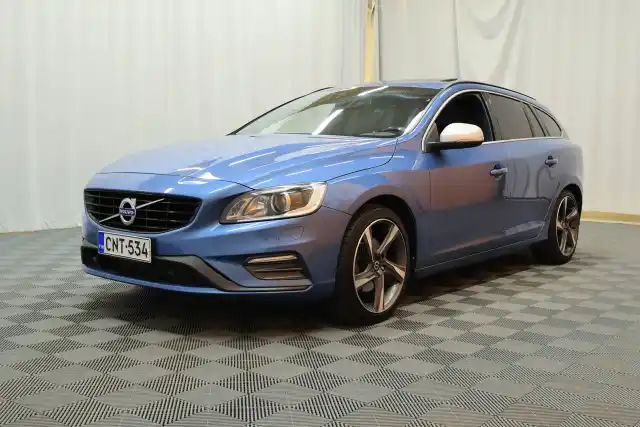 sininen Farmari, Volvo V60 – CNT-534