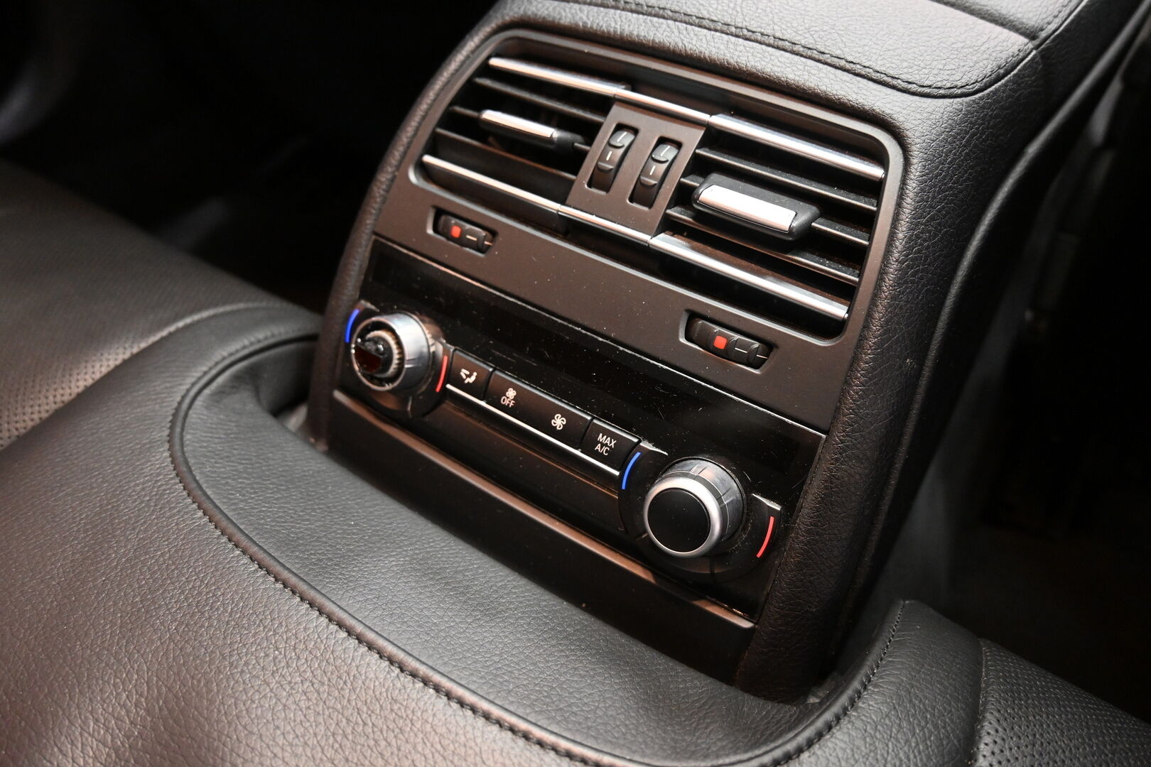 Harmaa Sedan, BMW 640 – CNT-536