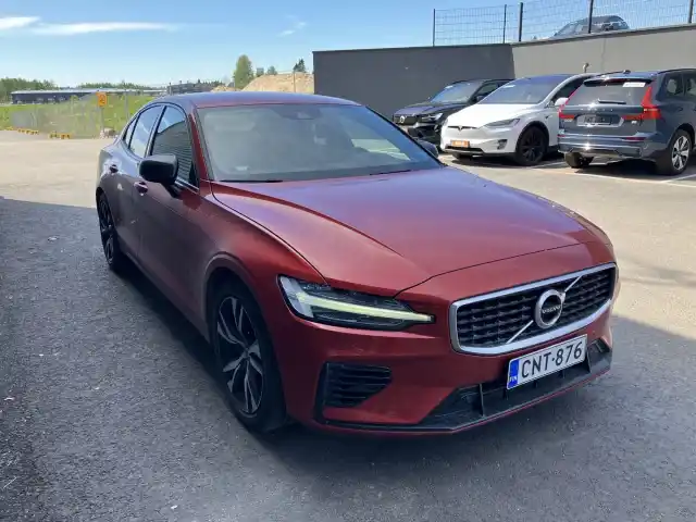 Punainen Sedan, Volvo S60 – CNT-876