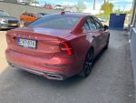 Punainen Sedan, Volvo S60 – CNT-876, kuva 3