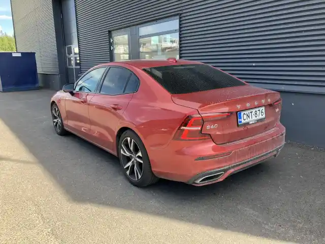 Punainen Sedan, Volvo S60 – CNT-876