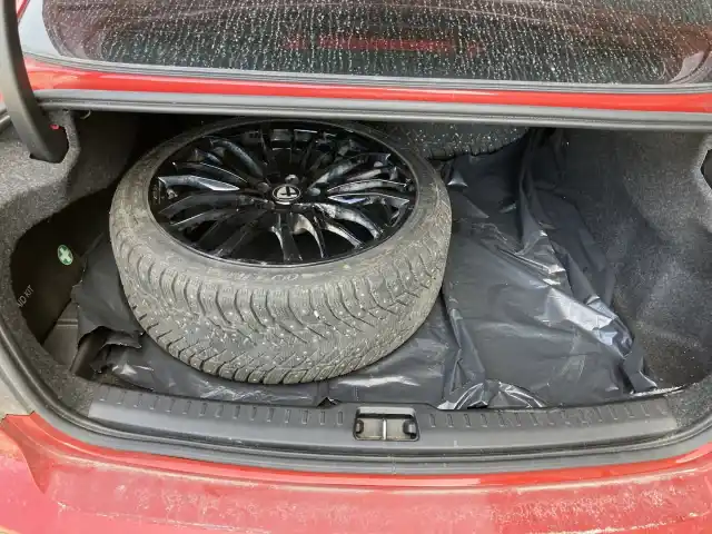 Punainen Sedan, Volvo S60 – CNT-876