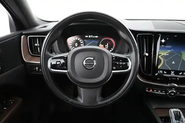 Musta Maastoauto, Volvo XC60 – CNU-481