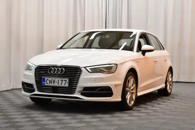 Valkoinen Viistoperä, Audi A3 – CNV-177