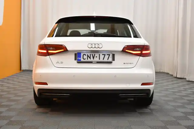 Valkoinen Viistoperä, Audi A3 – CNV-177