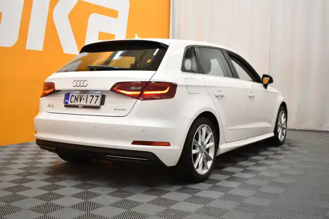 Valkoinen Viistoperä, Audi A3 – CNV-177