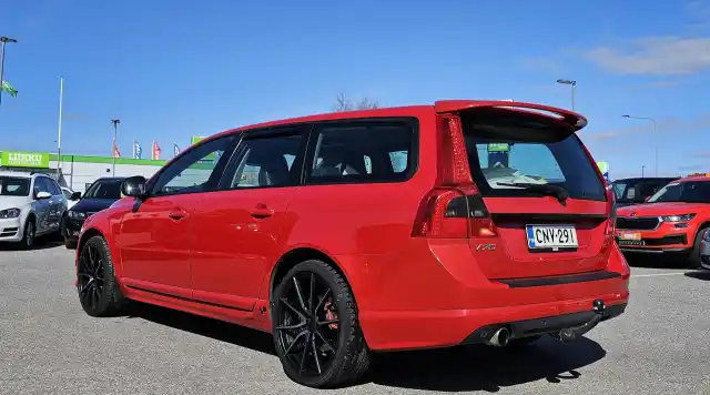 Punainen Farmari, Volvo V70 – CNV-291