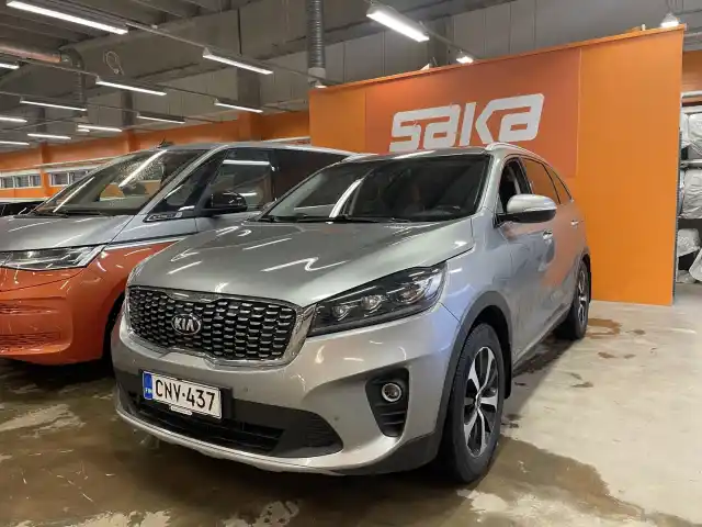 Harmaa Maastoauto, Kia Sorento – CNV-437