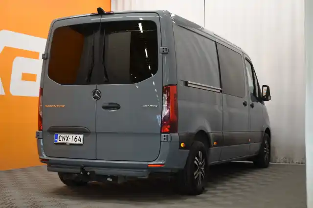 Harmaa Pakettiauto, Mercedes-Benz Sprinter – CNX-164