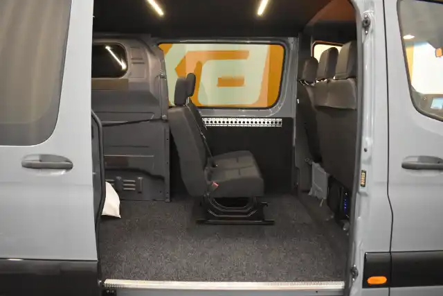 Harmaa Pakettiauto, Mercedes-Benz Sprinter – CNX-164