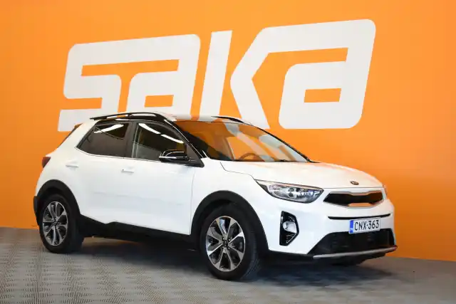 Valkoinen Maastoauto, Kia Stonic – CNX-363