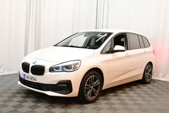 Valkoinen Tila-auto, BMW 216 – CNX-894