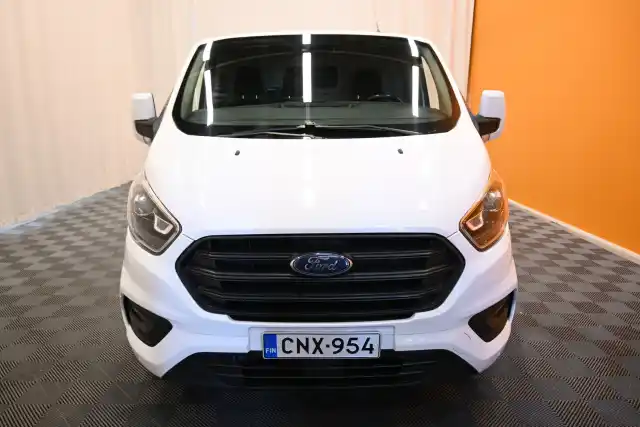 Valkoinen Pakettiauto, Ford Transit Custom – CNX-954